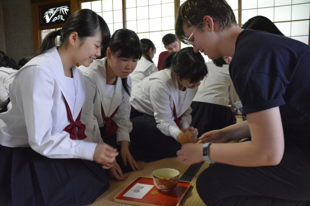 6月25日(火)、26日(水)に留学生約20名が『茶道体験』に来校しました！