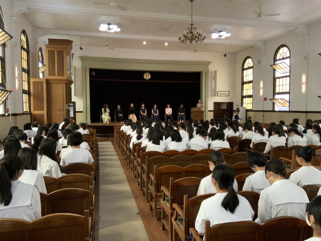 9月9日(土)遺愛女子高等学校の卒業生７名を招いて『高校1年生進路講演会』を開催しました。