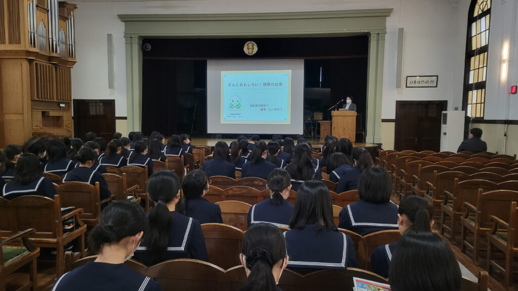11月17日(土)中学１，２年生対象の『検察官講演会』が開催されました。