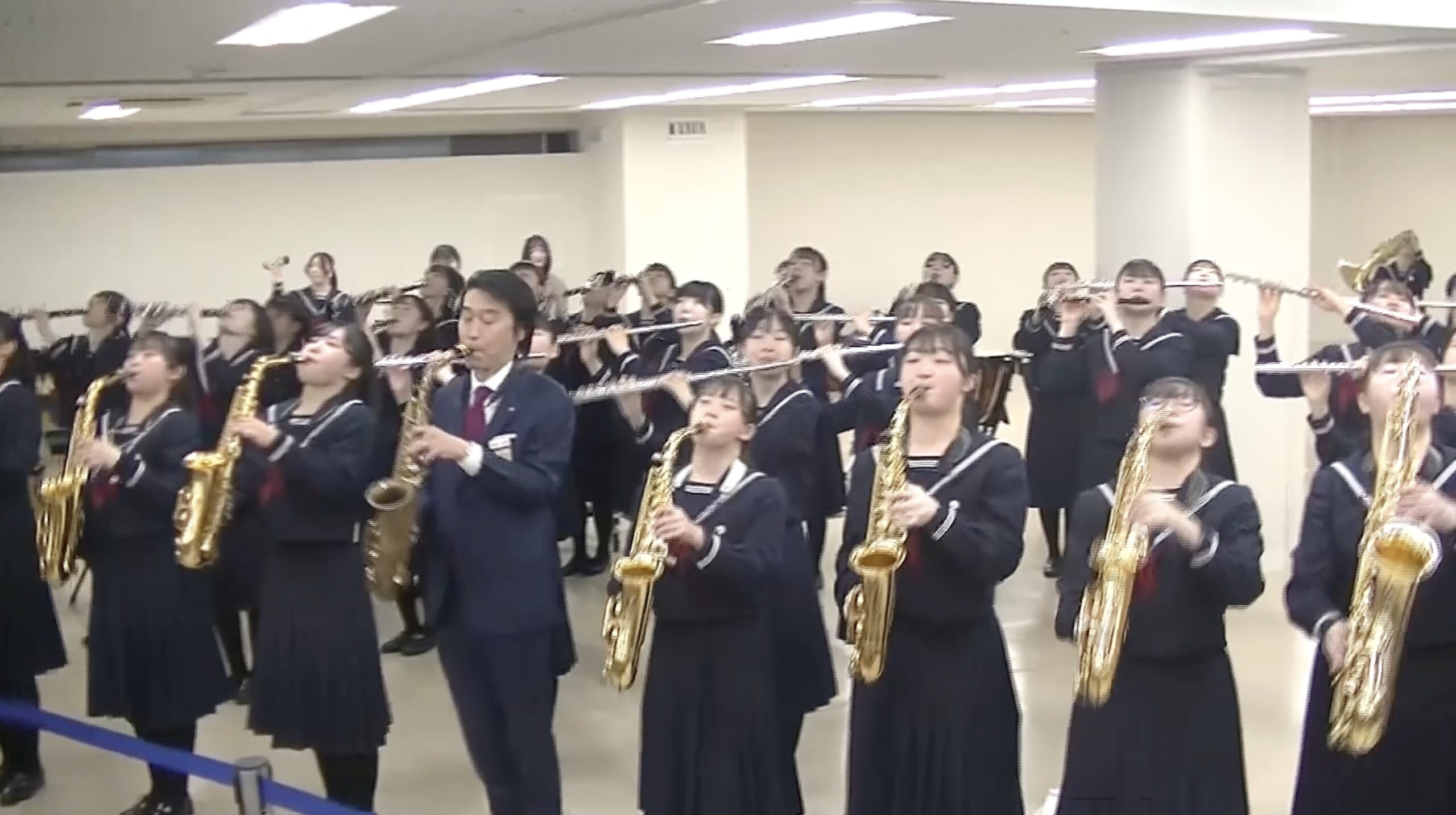 吹奏楽局が丸井今井函館店にてゲリラコンサートを開催しました。とても盛り上がったコンサートになりました🎷