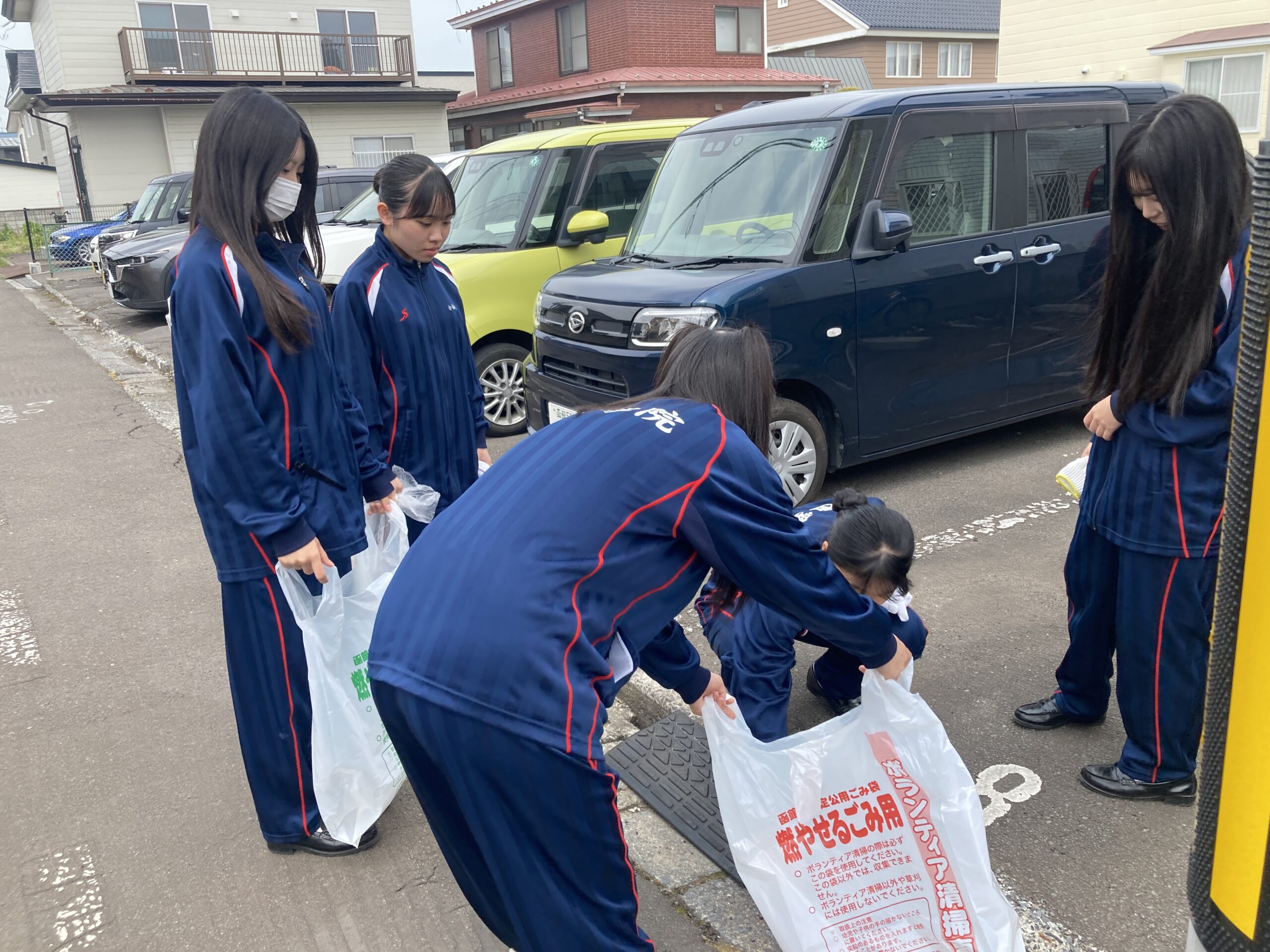 5月31日（土）全校ボランティア（校外清掃など）を実施しました❗️