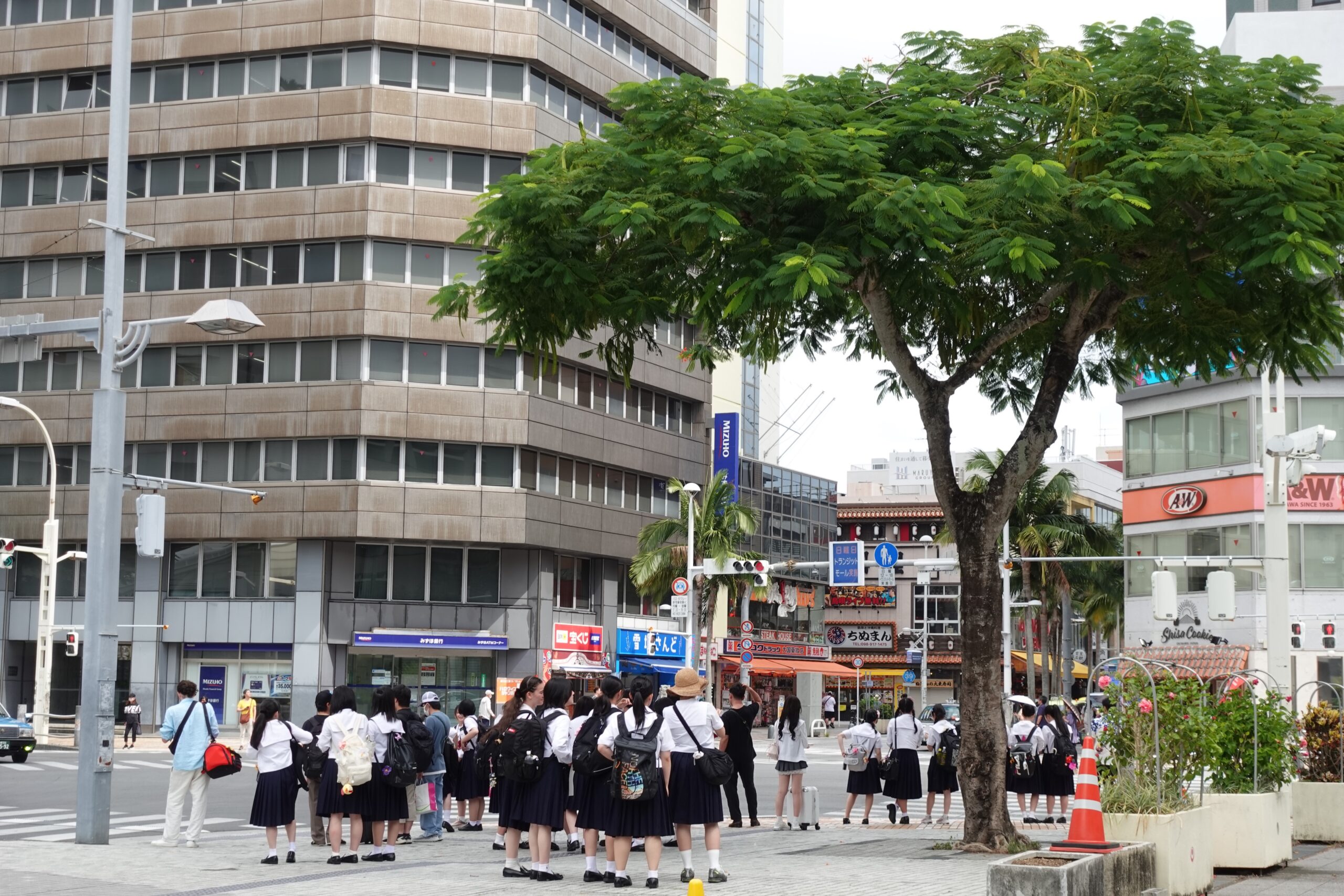 遺愛女子高等学校の2年生が4泊5日の沖縄修学旅行から無事に帰ってきました🌴