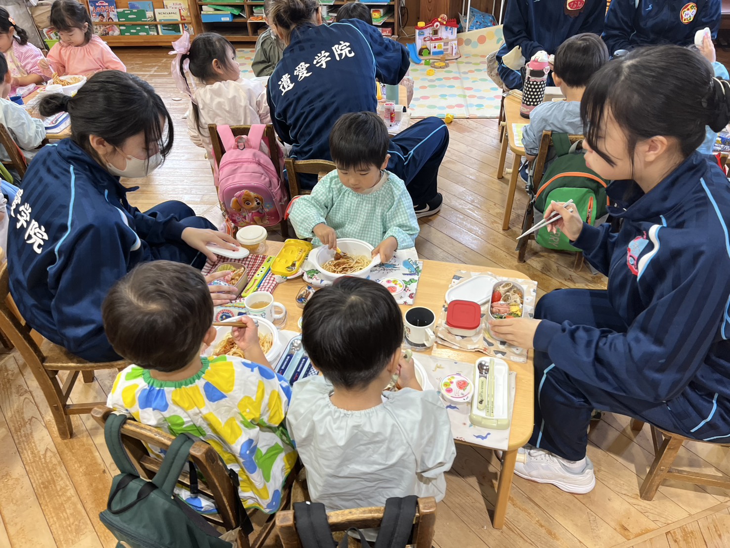 10月15日(水)遺愛女子中学校3年生が遺愛幼稚園を訪問しました！